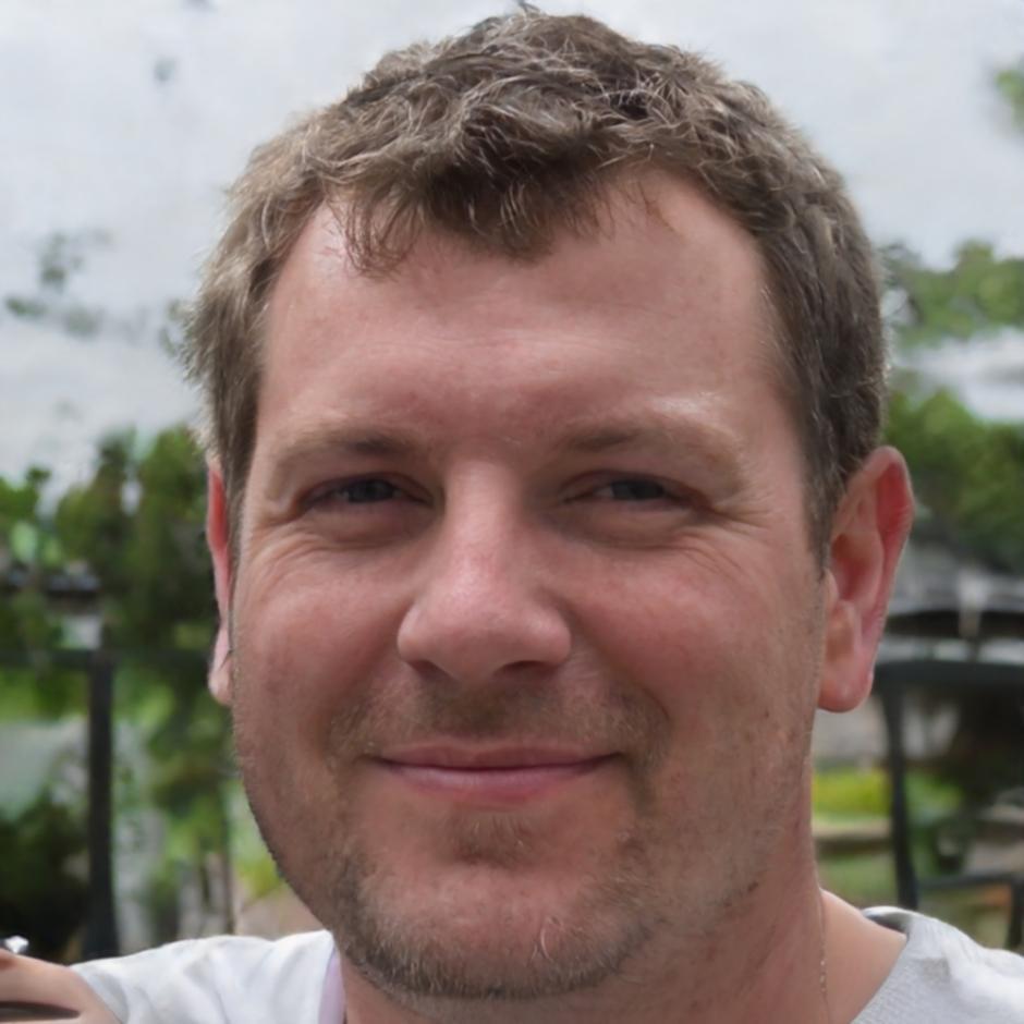 Portrait of Darius Bergen, financial analyst